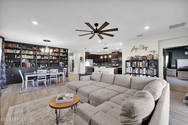 3916 CLOVERDALE Court, Middleburg, FL 32068