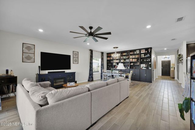 3916 CLOVERDALE Court, Middleburg, FL 32068