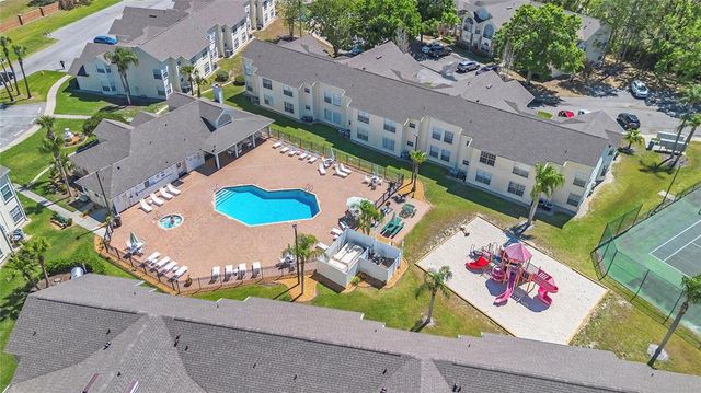 5005 LAGUNA BAY CIRCLE 18, Kissimmee, FL 34746