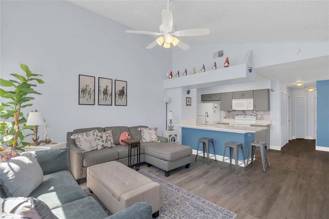 5005 LAGUNA BAY CIRCLE 18, Kissimmee, FL 34746
