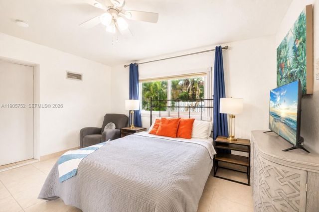 1690 NE 25th Avenue, Pompano Beach, FL 33062