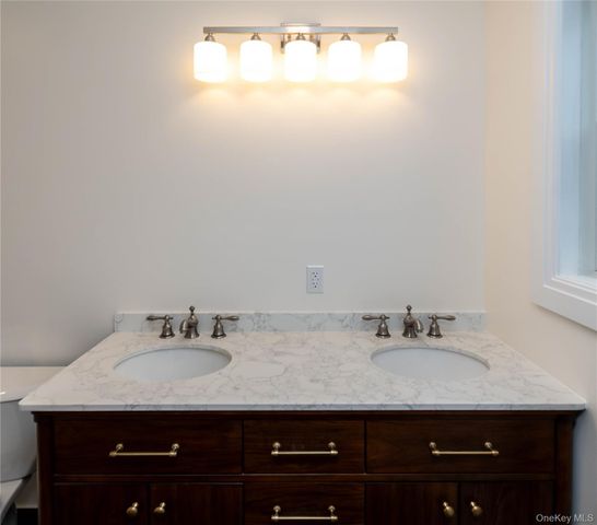 4407 Albany Post Road, Hyde Park, NY 12538