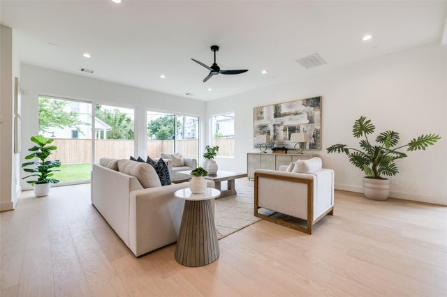 902 E 25th Street, Houston, TX 77009