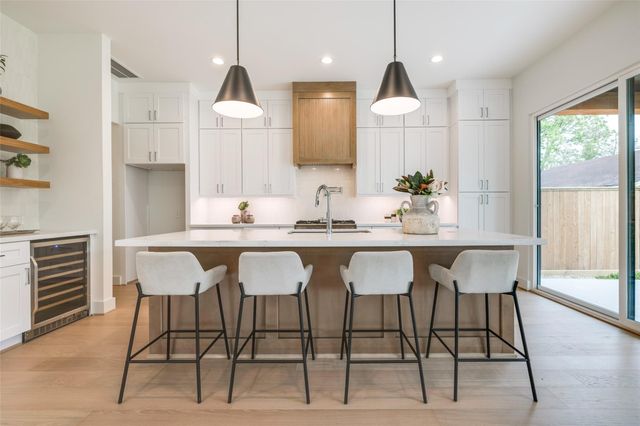 902 E 25th Street, Houston, TX 77009