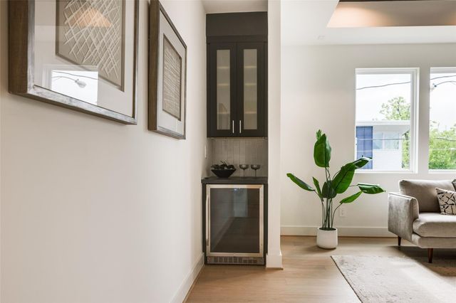 902 E 25th Street, Houston, TX 77009