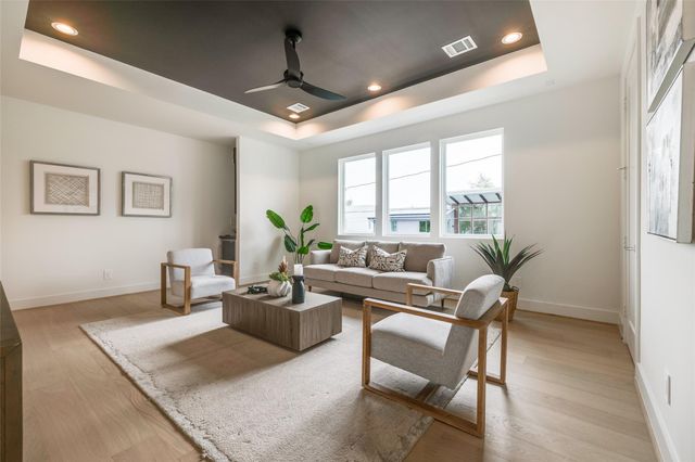 902 E 25th Street, Houston, TX 77009