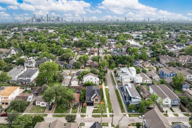 902 E 25th Street, Houston, TX 77009