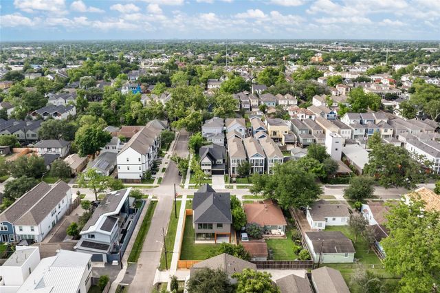 902 E 25th Street, Houston, TX 77009