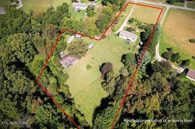 7055 Plateau Rd, Crossville, TN 38571