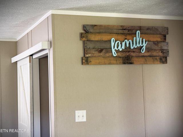 7055 Plateau Rd, Crossville, TN 38571