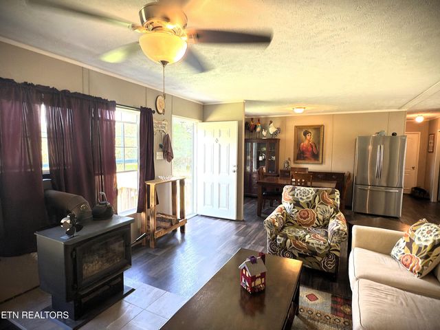 7055 Plateau Rd, Crossville, TN 38571