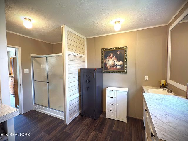 7055 Plateau Rd, Crossville, TN 38571