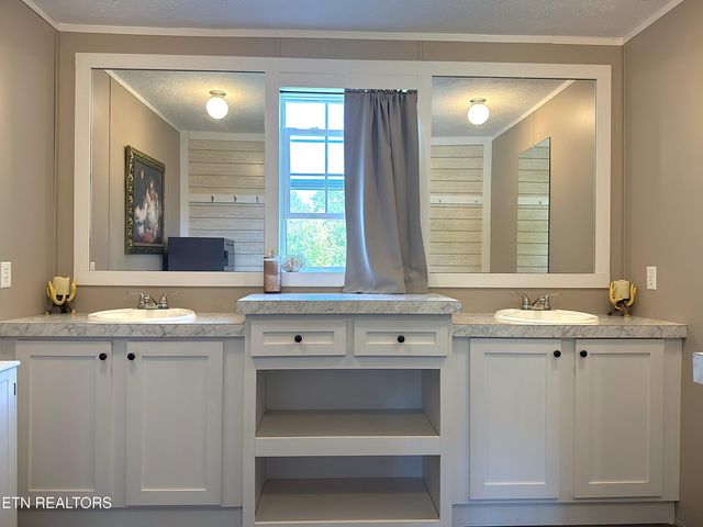 7055 Plateau Rd, Crossville, TN 38571