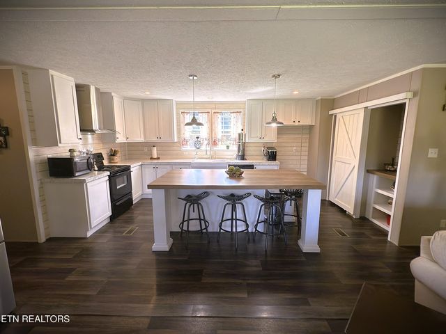 7055 Plateau Rd, Crossville, TN 38571