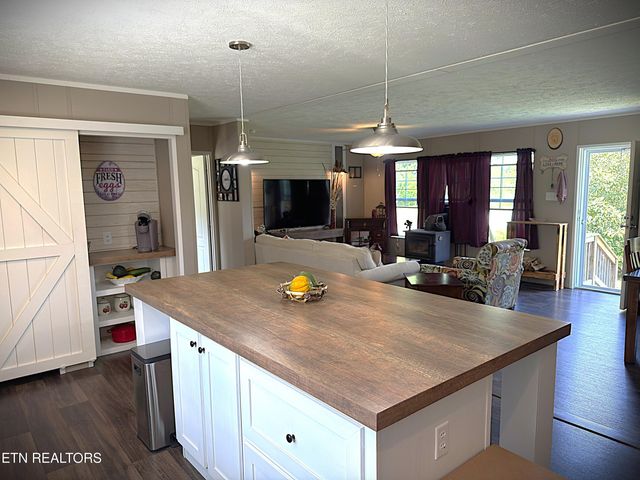 7055 Plateau Rd, Crossville, TN 38571