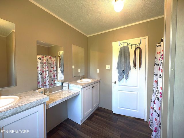 7055 Plateau Rd, Crossville, TN 38571