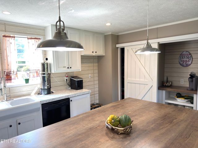 7055 Plateau Rd, Crossville, TN 38571