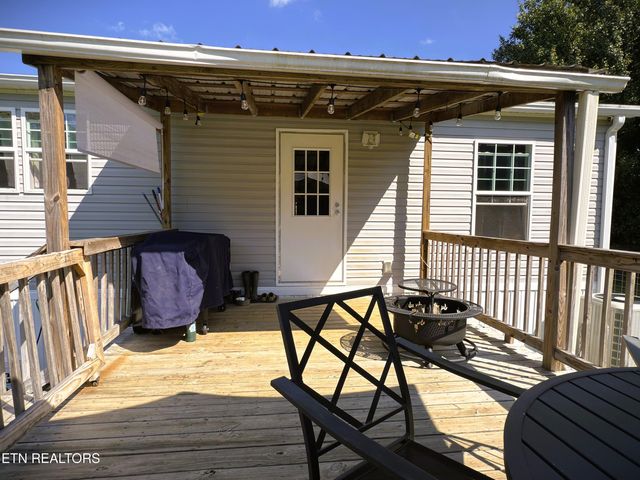 7055 Plateau Rd, Crossville, TN 38571