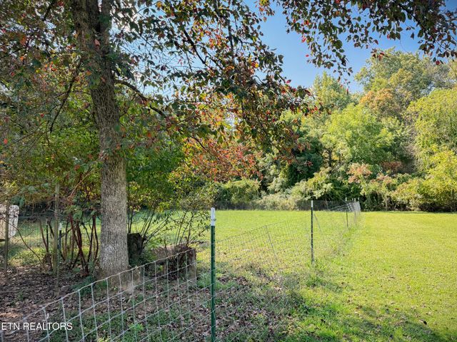 7055 Plateau Rd, Crossville, TN 38571