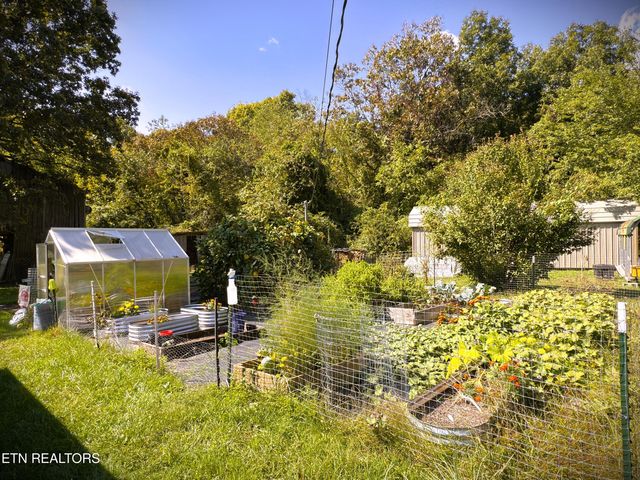 7055 Plateau Rd, Crossville, TN 38571