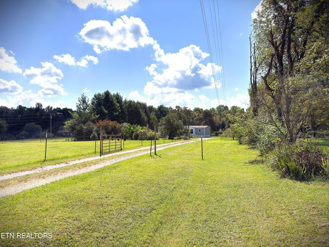 7055 Plateau Rd, Crossville, TN 38571