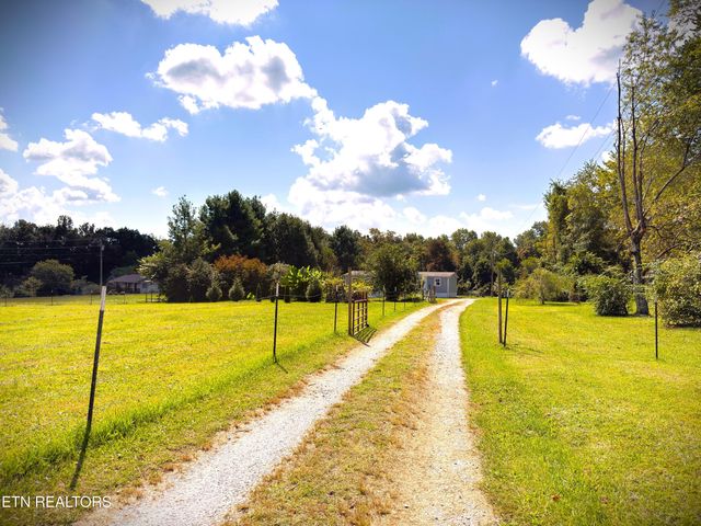 7055 Plateau Rd, Crossville, TN 38571