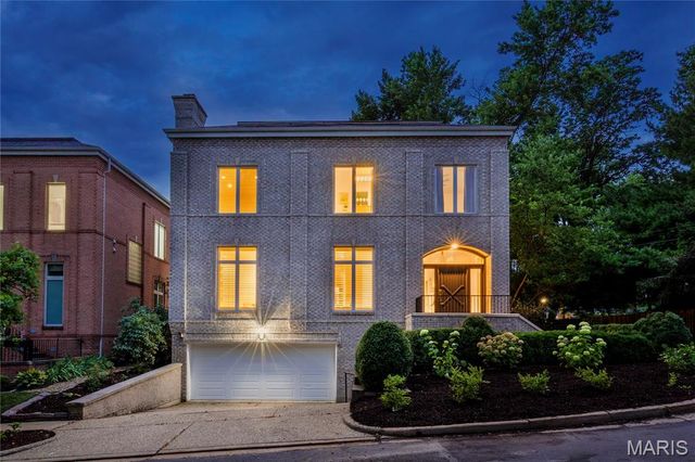 7718 Walinca Terrace, Clayton, MO 63105