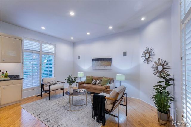 7718 Walinca Terrace, Clayton, MO 63105