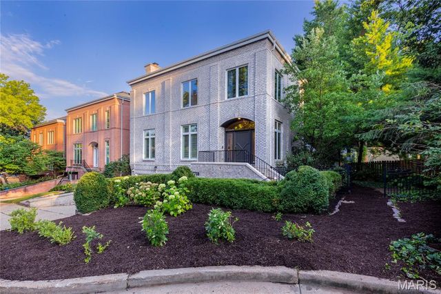 7718 Walinca Terrace, Clayton, MO 63105