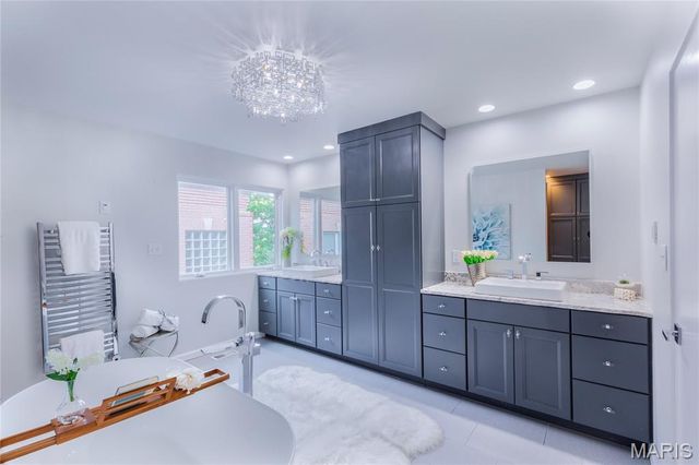 7718 Walinca Terrace, Clayton, MO 63105