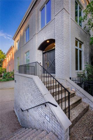 7718 Walinca Terrace, Clayton, MO 63105