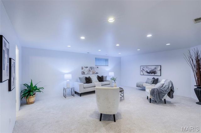 7718 Walinca Terrace, Clayton, MO 63105
