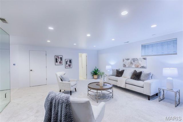 7718 Walinca Terrace, Clayton, MO 63105