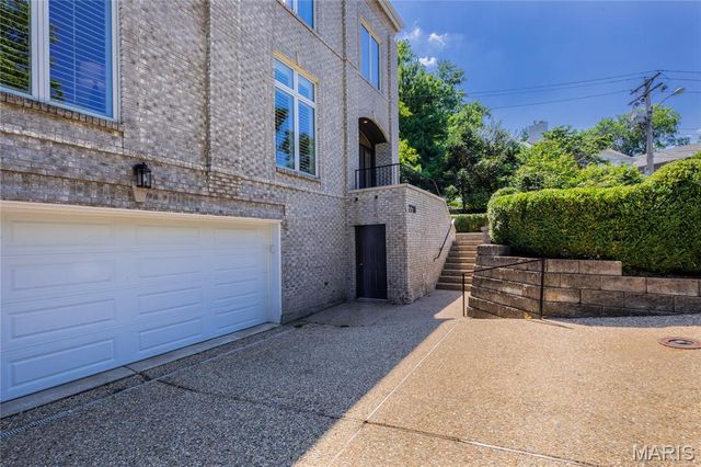 7718 Walinca Terrace, Clayton, MO 63105