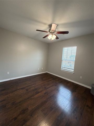 1130 10th Street, Dickinson, TX 77539