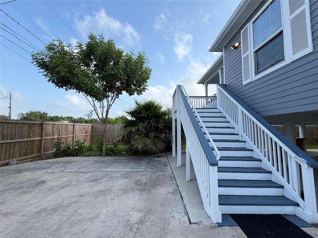 1130 10th Street, Dickinson, TX 77539