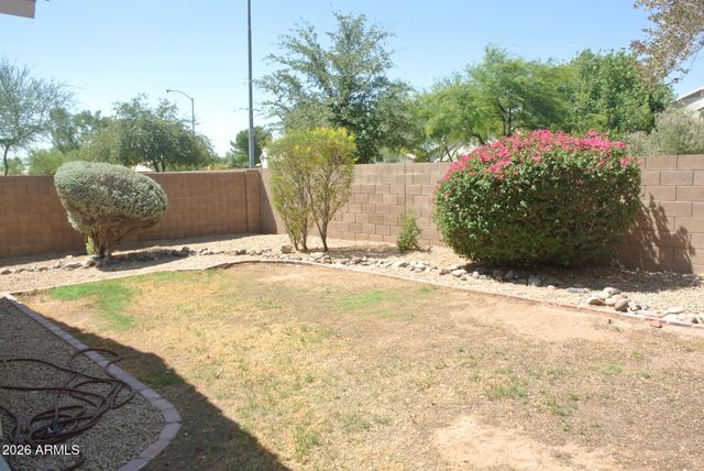 6814 W LOUISE Drive, Glendale, AZ 85310