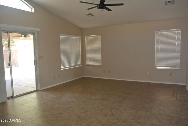 6814 W LOUISE Drive, Glendale, AZ 85310