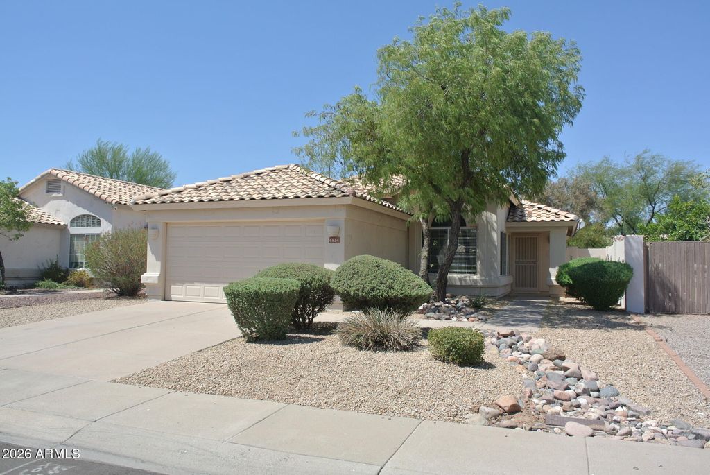 6814 W LOUISE Drive, Glendale, AZ 85310