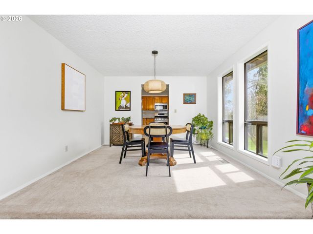 1180 Koffler Ave, Woodburn, OR 97071