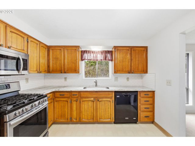 1180 Koffler Ave, Woodburn, OR 97071