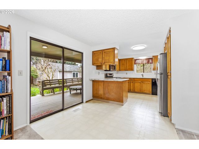 1180 Koffler Ave, Woodburn, OR 97071