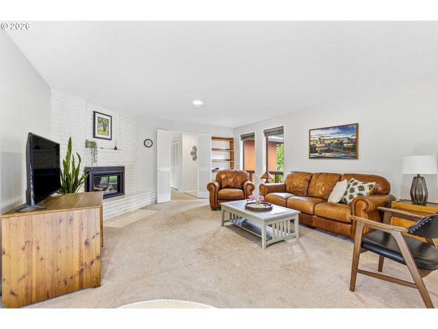 1180 Koffler Ave, Woodburn, OR 97071