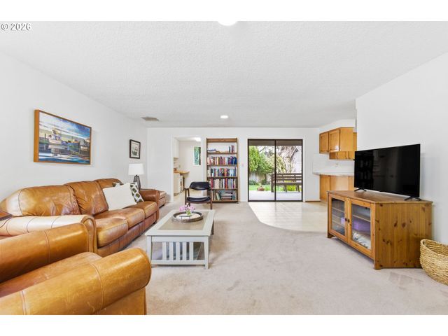 1180 Koffler Ave, Woodburn, OR 97071