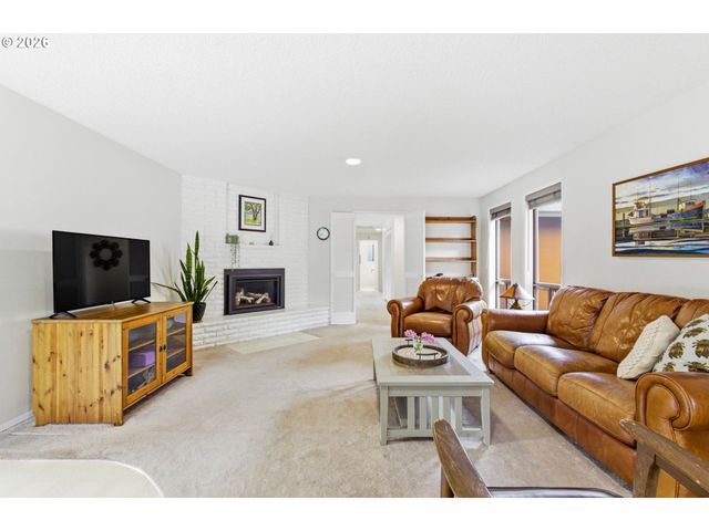 1180 Koffler Ave, Woodburn, OR 97071