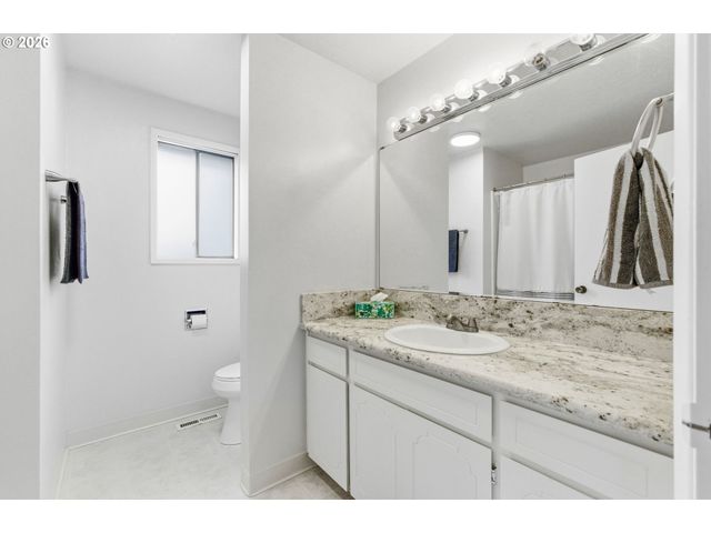 1180 Koffler Ave, Woodburn, OR 97071