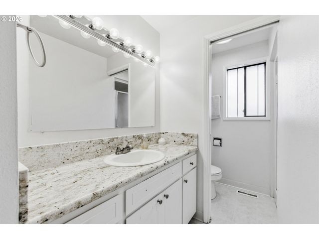 1180 Koffler Ave, Woodburn, OR 97071