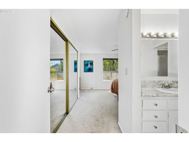 1180 Koffler Ave, Woodburn, OR 97071