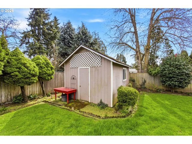 1180 Koffler Ave, Woodburn, OR 97071
