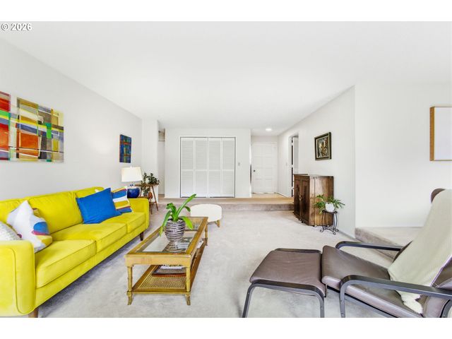 1180 Koffler Ave, Woodburn, OR 97071